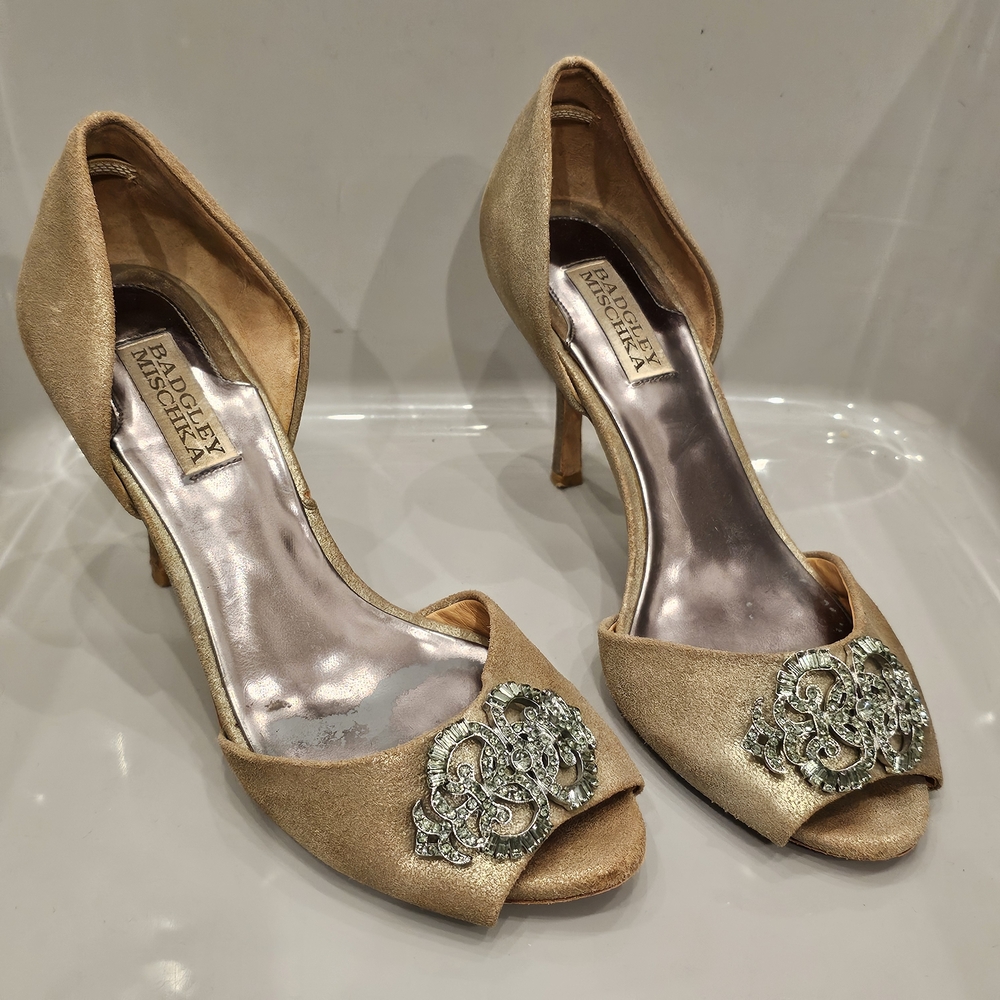 BADGLEY MISCHKA Gold Peep-Toe Pumps Kitten Heels